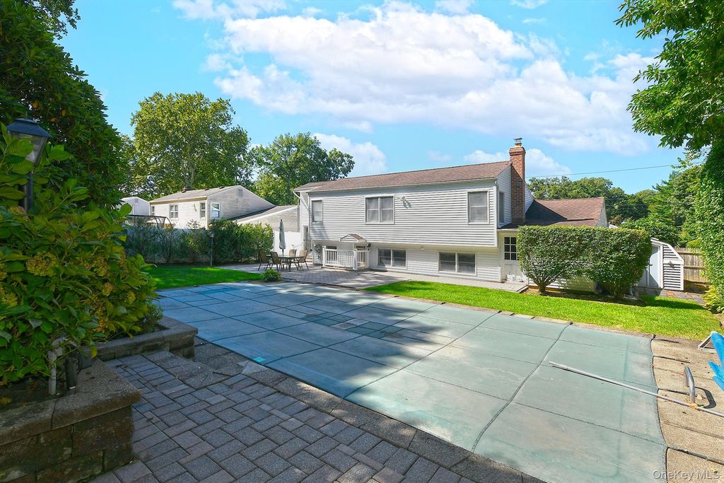 19 Court Drive, South Huntington, NY 11746 — photo 2