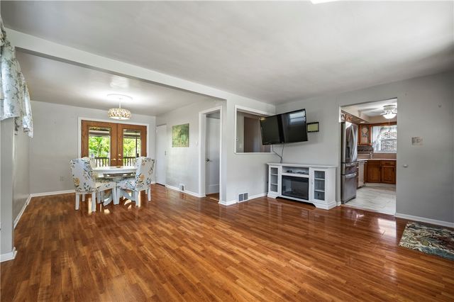 607 Greenleaf Dr, Monroeville, PA 15146