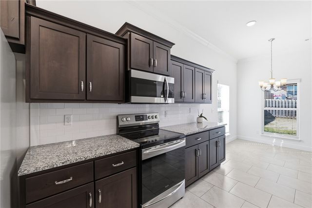 6011 Hoover Street, Bentonville, AR 72713