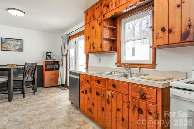 110 Shelton Street, Waynesville, NC 28786