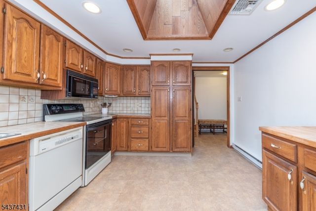 20 Wanaque Rd, West Milford Twp., NJ 07421
