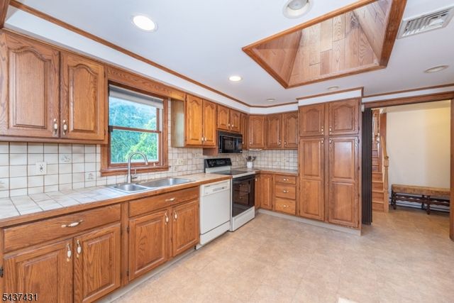 20 Wanaque Rd, West Milford Twp., NJ 07421