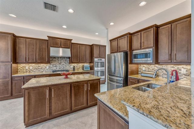 2752 COCO PALM CIRCLE, Wesley Chapel, FL 33543