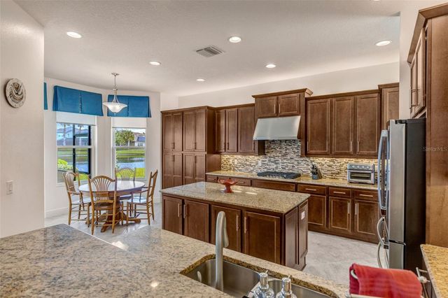 2752 COCO PALM CIRCLE, Wesley Chapel, FL 33543