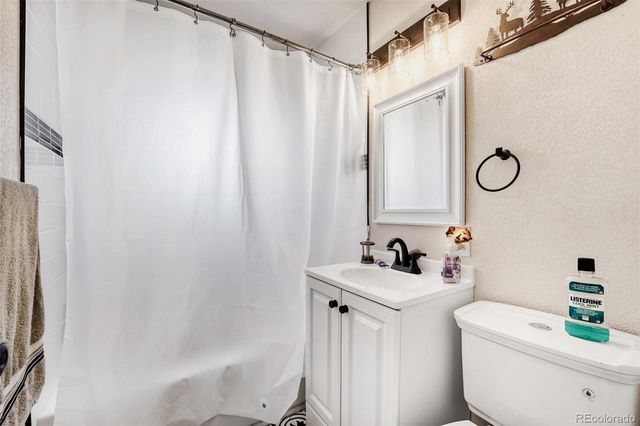 890 Nome Street, Aurora, CO 80010