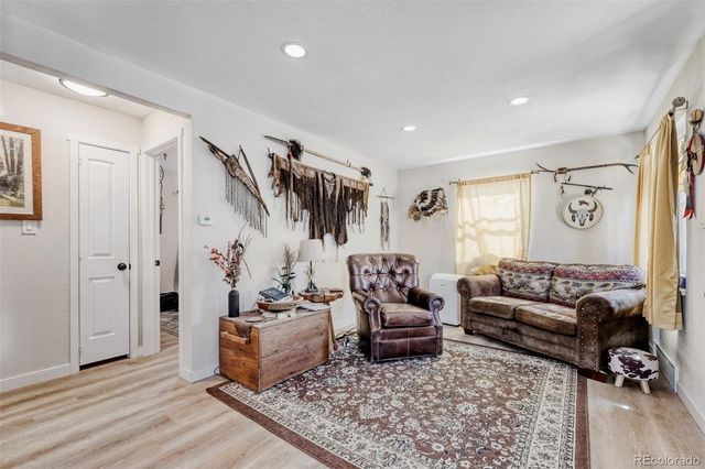 890 Nome Street, Aurora, CO 80010