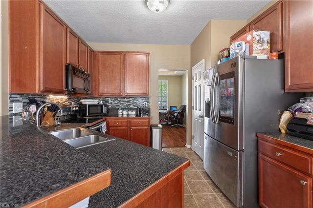 4300 Center Mast CRST, Chesapeake, VA 23321