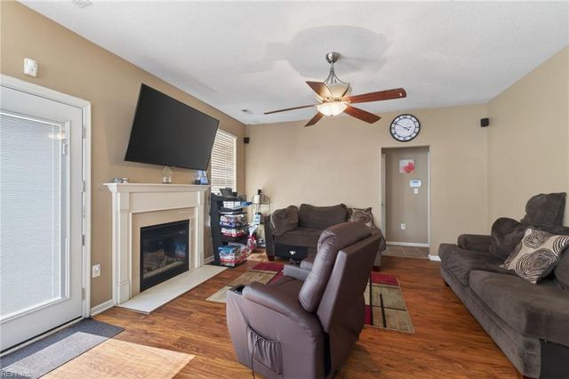 4300 Center Mast CRST, Chesapeake, VA 23321