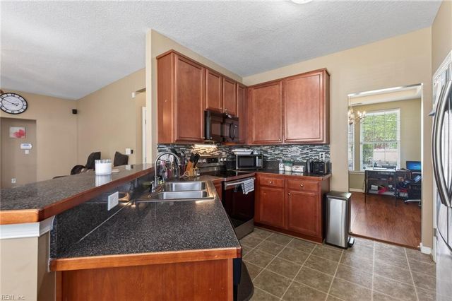 4300 Center Mast CRST, Chesapeake, VA 23321