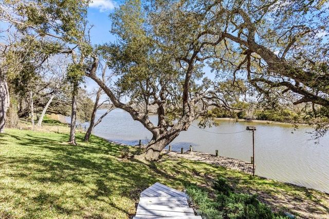 483 Riverside Drive, Palacios, TX 77465