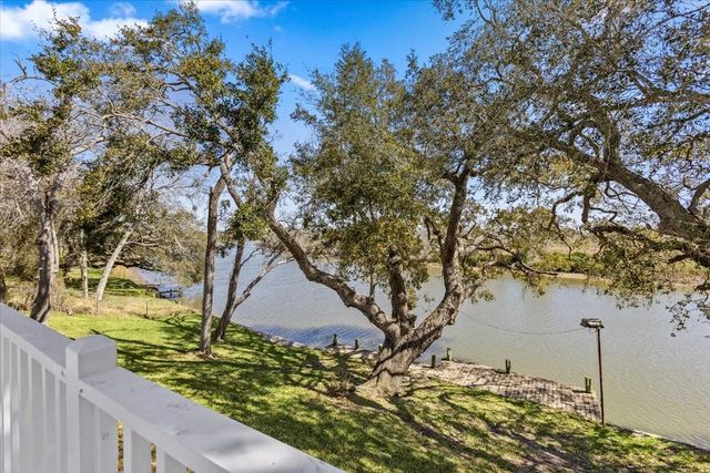 483 Riverside Drive, Palacios, TX 77465