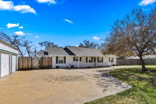 483 Riverside Drive, Palacios, TX 77465