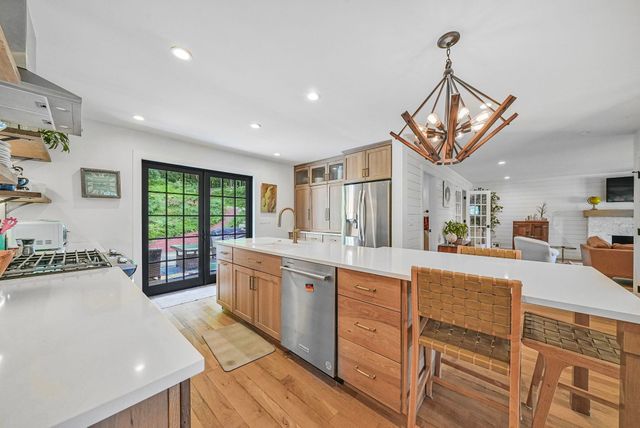 7320 Peninsula Drive, Peninsula Twp, MI 49686