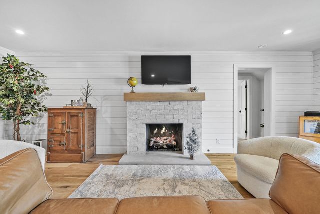 7320 Peninsula Drive, Peninsula Twp, MI 49686