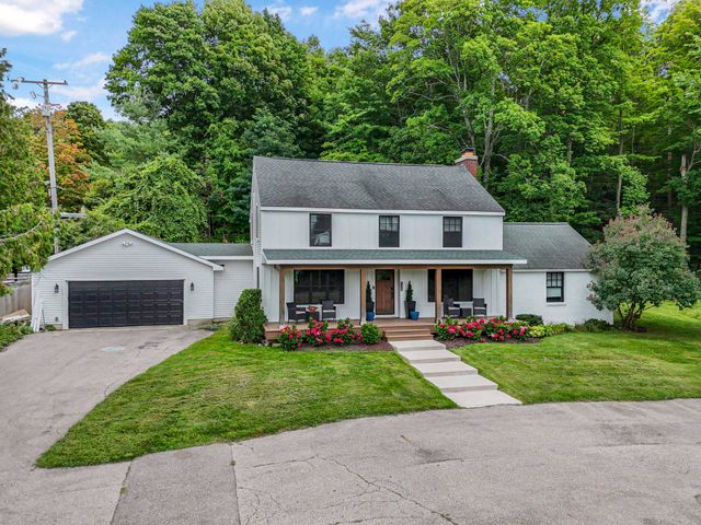 7320 Peninsula Drive, Peninsula Twp, MI 49686