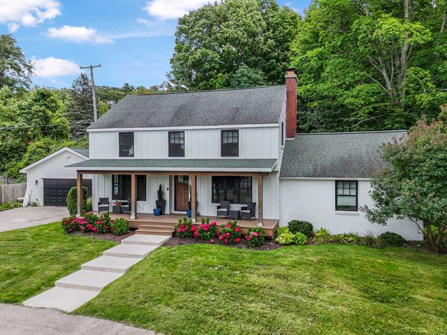 7320 Peninsula Drive, Peninsula Twp, MI 49686