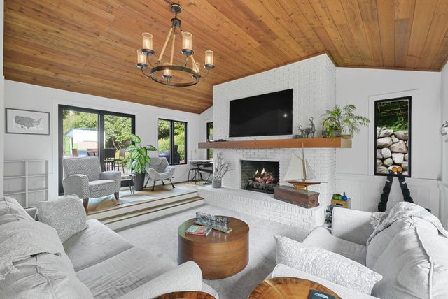 7320 Peninsula Drive, Peninsula Twp, MI 49686