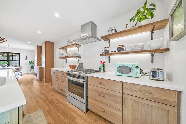 7320 Peninsula Drive, Peninsula Twp, MI 49686