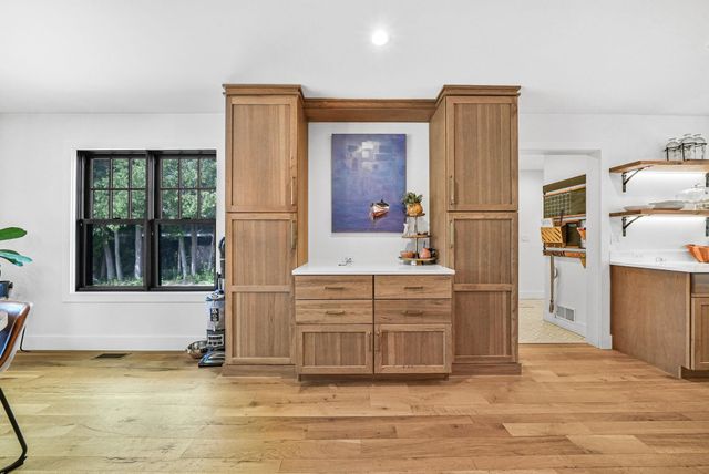 7320 Peninsula Drive, Peninsula Twp, MI 49686