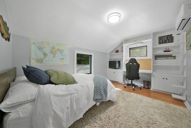 7320 Peninsula Drive, Peninsula Twp, MI 49686