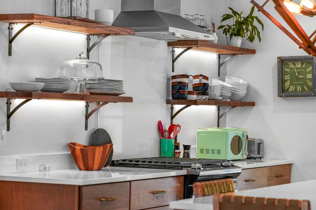 7320 Peninsula Drive, Peninsula Twp, MI 49686