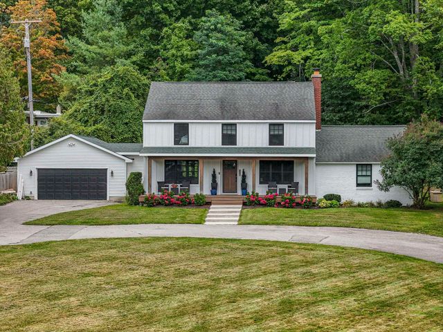 7320 Peninsula Drive, Peninsula Twp, MI 49686