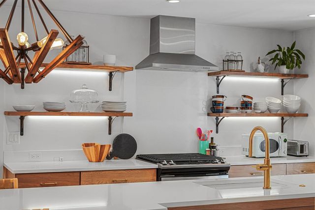 7320 Peninsula Drive, Peninsula Twp, MI 49686