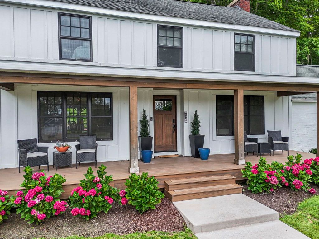 7320 Peninsula Drive, Peninsula Twp, MI 49686