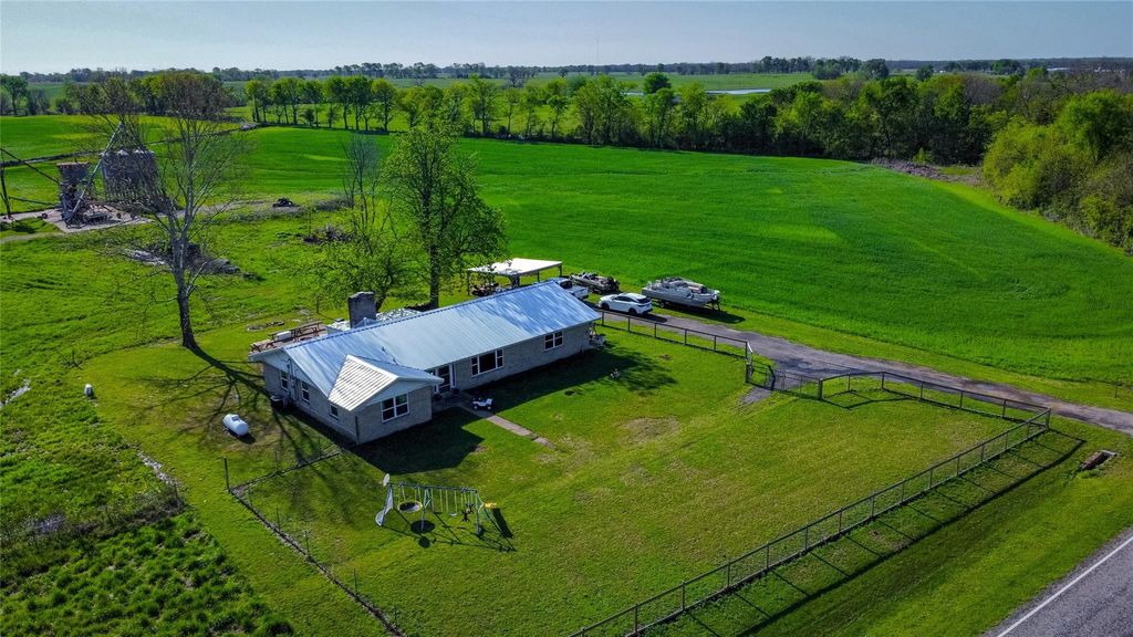 1390 Farm Road 1159, Clarksville, TX 75426