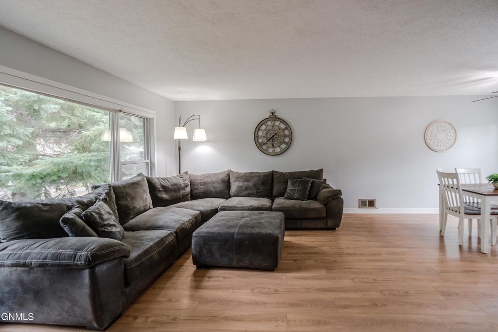 1705 6th Street N, Bismarck, ND 58501 photo 4