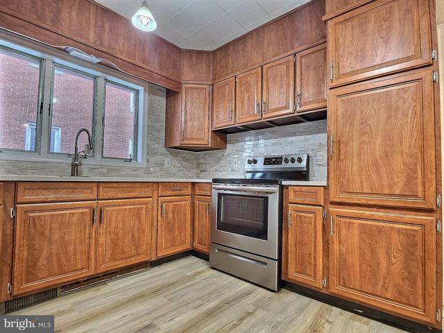 312 READING AVE, Reading, PA 19611