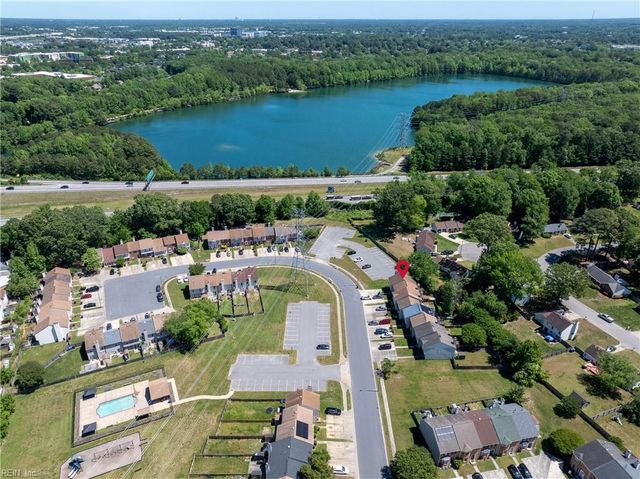 755 Huntly DR, Chesapeake, VA 23320