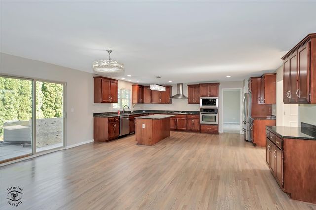 16305 Riverwood Drive, Plainfield, IL 60586