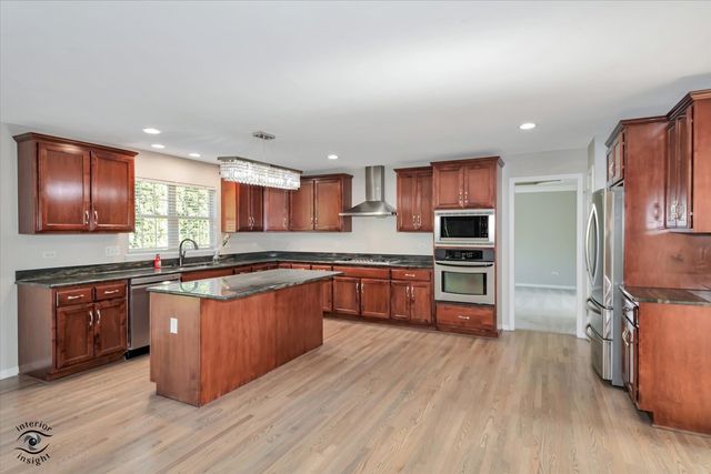 16305 Riverwood Drive, Plainfield, IL 60586