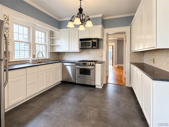 147 Clifton Place, Syracuse, NY 13206