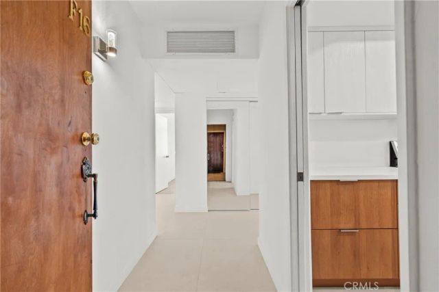 2385 Roscomare F16, Bel Air, CA 90077