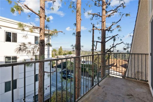 2385 Roscomare F16, Bel Air, CA 90077