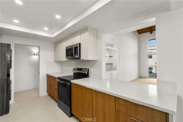 2385 Roscomare F16, Bel Air, CA 90077