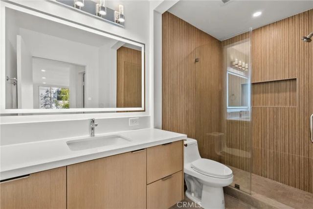 2385 Roscomare F16, Bel Air, CA 90077