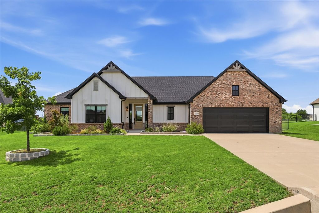 6680 Red Wing Lane, Sanger, TX 76266