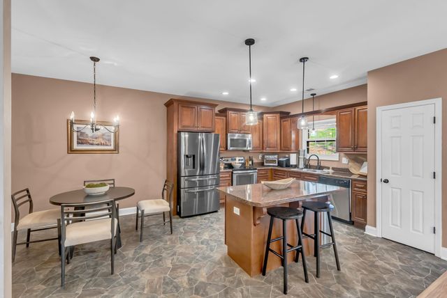 1210 Buckeye Rd, Fayetteville, TN 37334