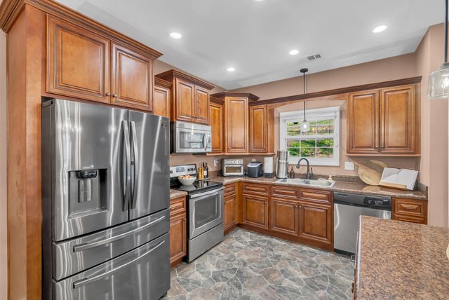 1210 Buckeye Rd, Fayetteville, TN 37334