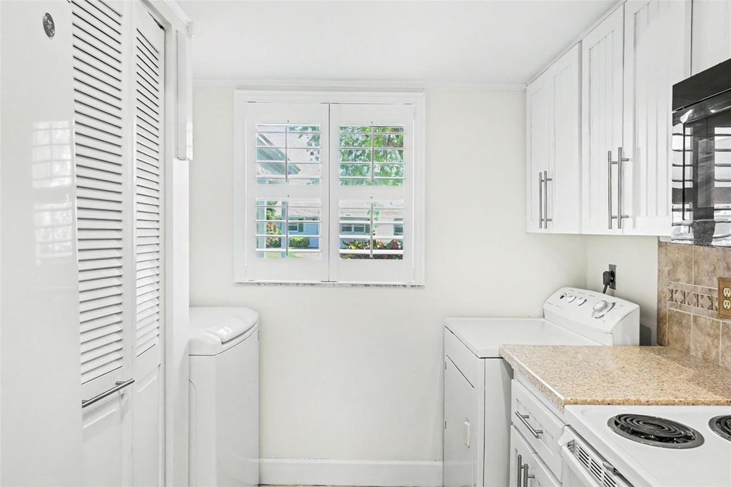 Image 28 of property listing at 4414 MOUNT VERNON DRIVE 0, Bradenton, FL 34210