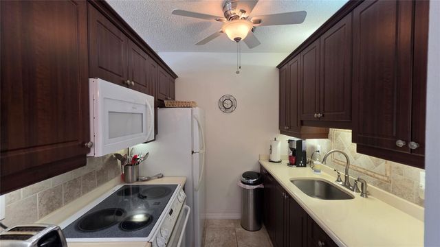 1030 SW 11th St 5m, Hallandale Beach, FL 33009