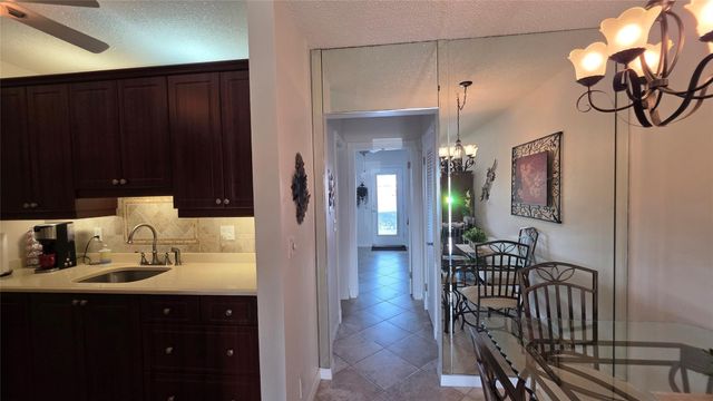 1030 SW 11th St 5m, Hallandale Beach, FL 33009