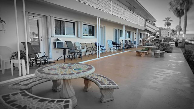 1030 SW 11th St 5m, Hallandale Beach, FL 33009