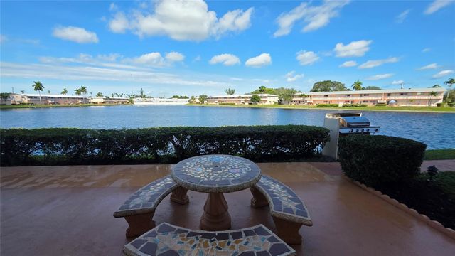 1030 SW 11th St 5m, Hallandale Beach, FL 33009