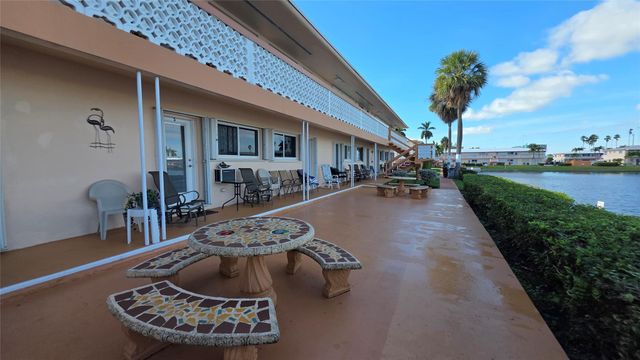 1030 SW 11th St 5m, Hallandale Beach, FL 33009