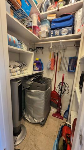 1030 SW 11th St 5m, Hallandale Beach, FL 33009