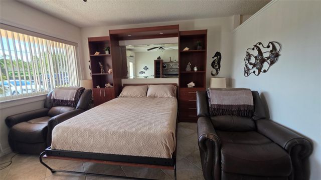 1030 SW 11th St 5m, Hallandale Beach, FL 33009